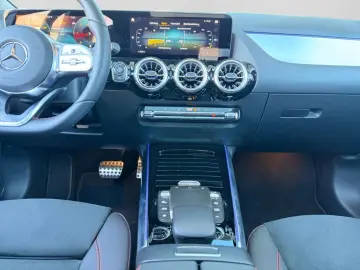 MERCEDES-BENZ GLA 200 d 4M AMG NIGHT PANO 360  KAMERA