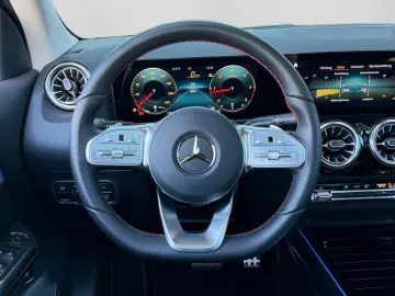 MERCEDES-BENZ GLA 200 d 4M AMG NIGHT PANO 360  KAMERA