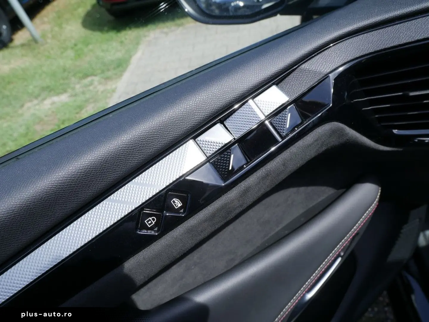 DS DS4 PureTech 130 Performance Line PDC KAMERA LED