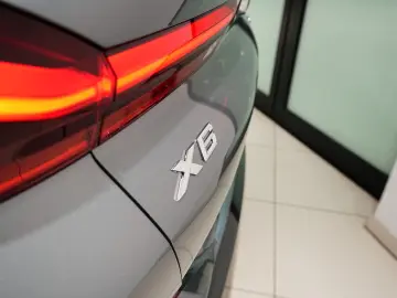 BMW X6 30d M-PAKET HUD SOFT MASAG MEMO 3D LASER H&K