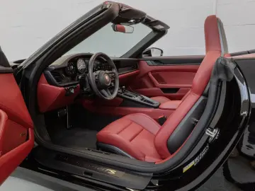 PORSCHE 992 Carrera 4 GTS Cab I Sitzbelüftung I APPROVED