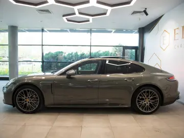 Porsche Panamera 4 Platinum Edition