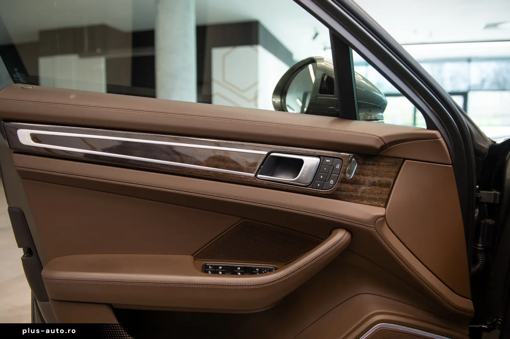 Porsche Panamera 4 Platinum Edition