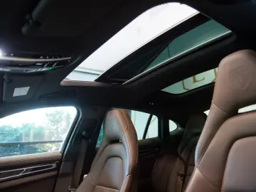 Porsche Panamera 4 Platinum Edition