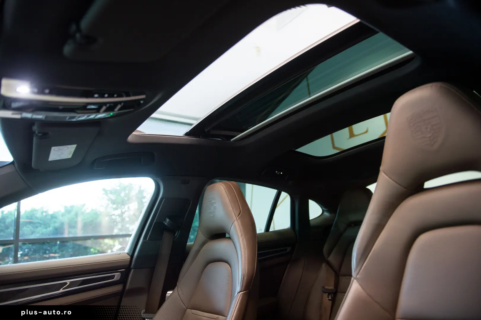 Porsche Panamera 4 Platinum Edition