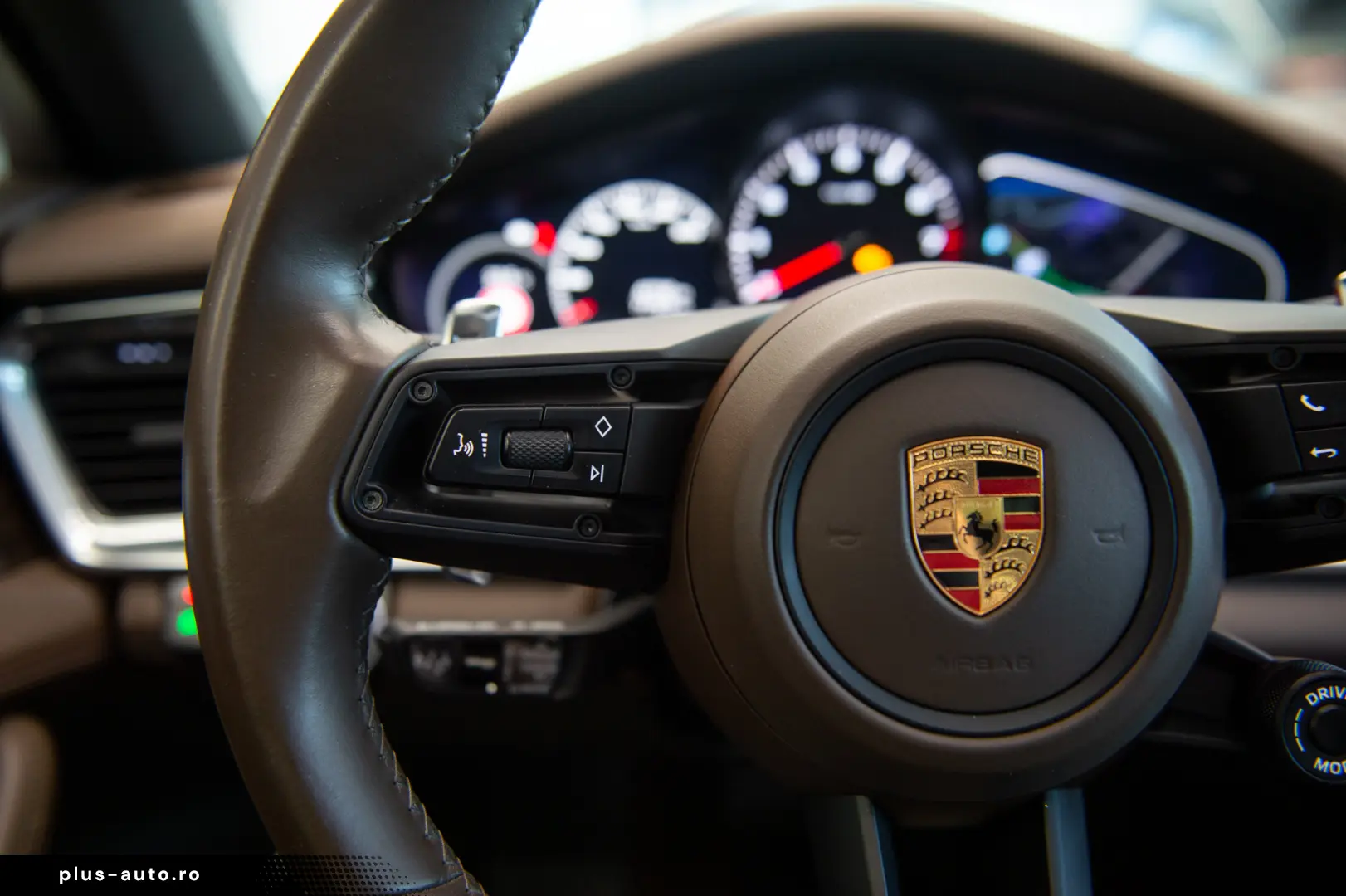 Porsche Panamera 4 Platinum Edition