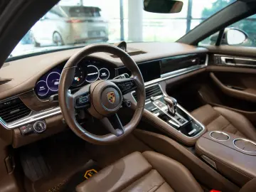 Porsche Panamera 4 Platinum Edition