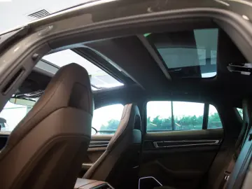 Porsche Panamera 4 Platinum Edition