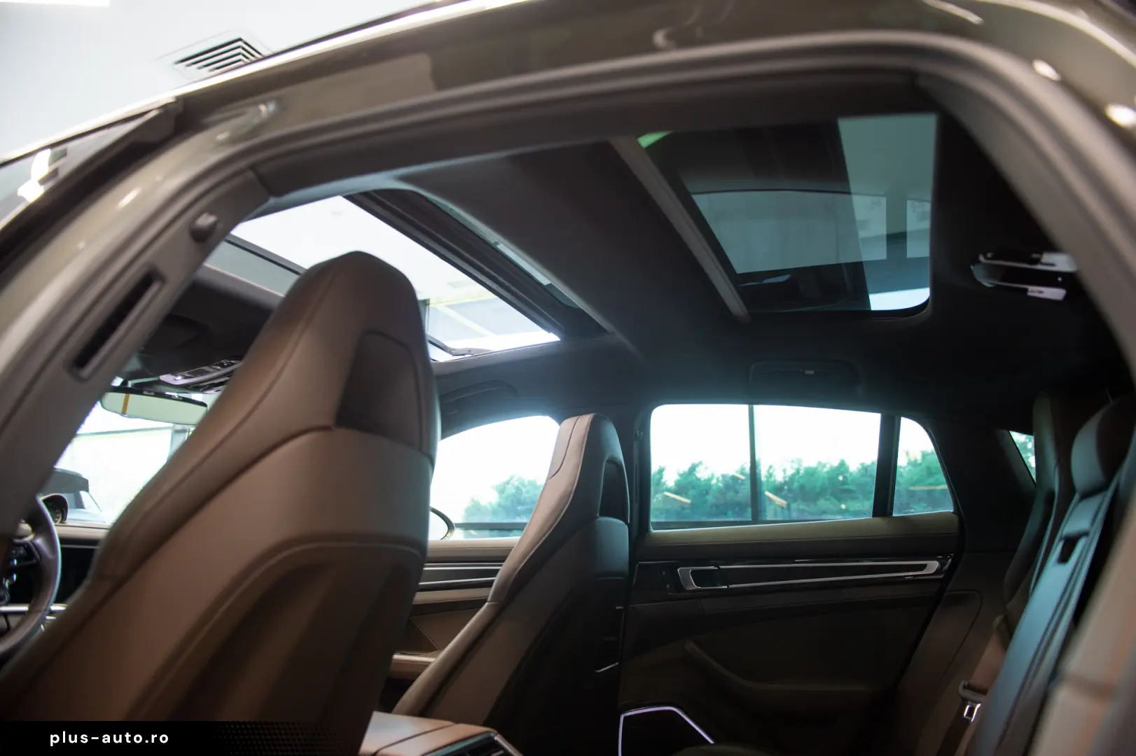 Porsche Panamera 4 Platinum Edition