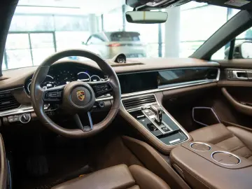 Porsche Panamera 4 Platinum Edition