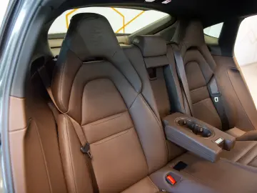 Porsche Panamera 4 Platinum Edition