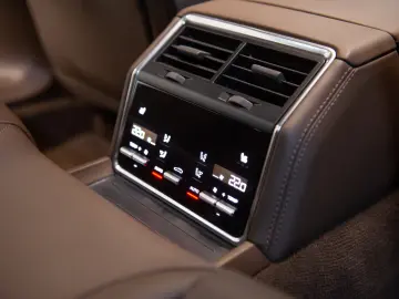 Porsche Panamera 4 Platinum Edition