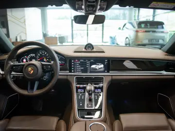 Porsche Panamera 4 Platinum Edition
