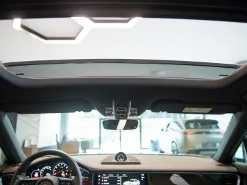 Porsche Panamera 4 Platinum Edition