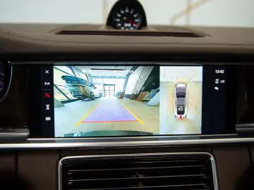 Porsche Panamera 4 Platinum Edition