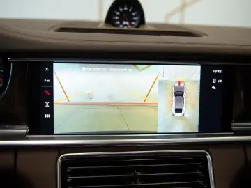 Porsche Panamera 4 Platinum Edition