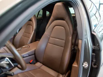 Porsche Panamera 4 Platinum Edition