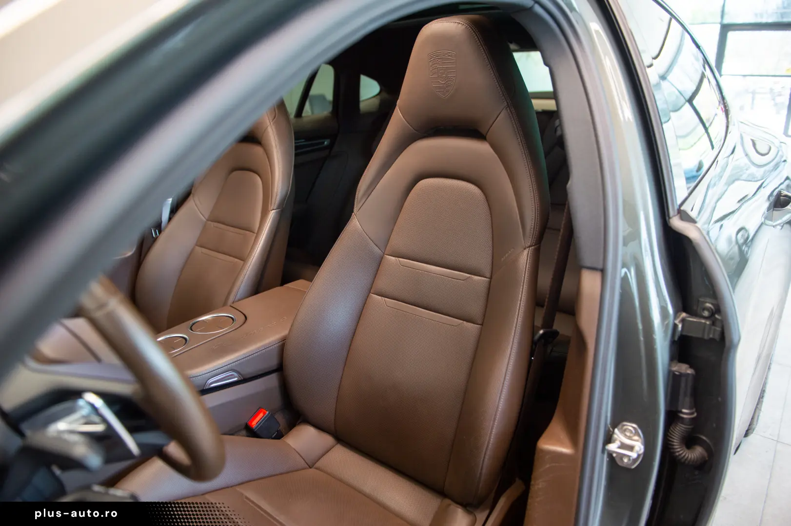 Porsche Panamera 4 Platinum Edition