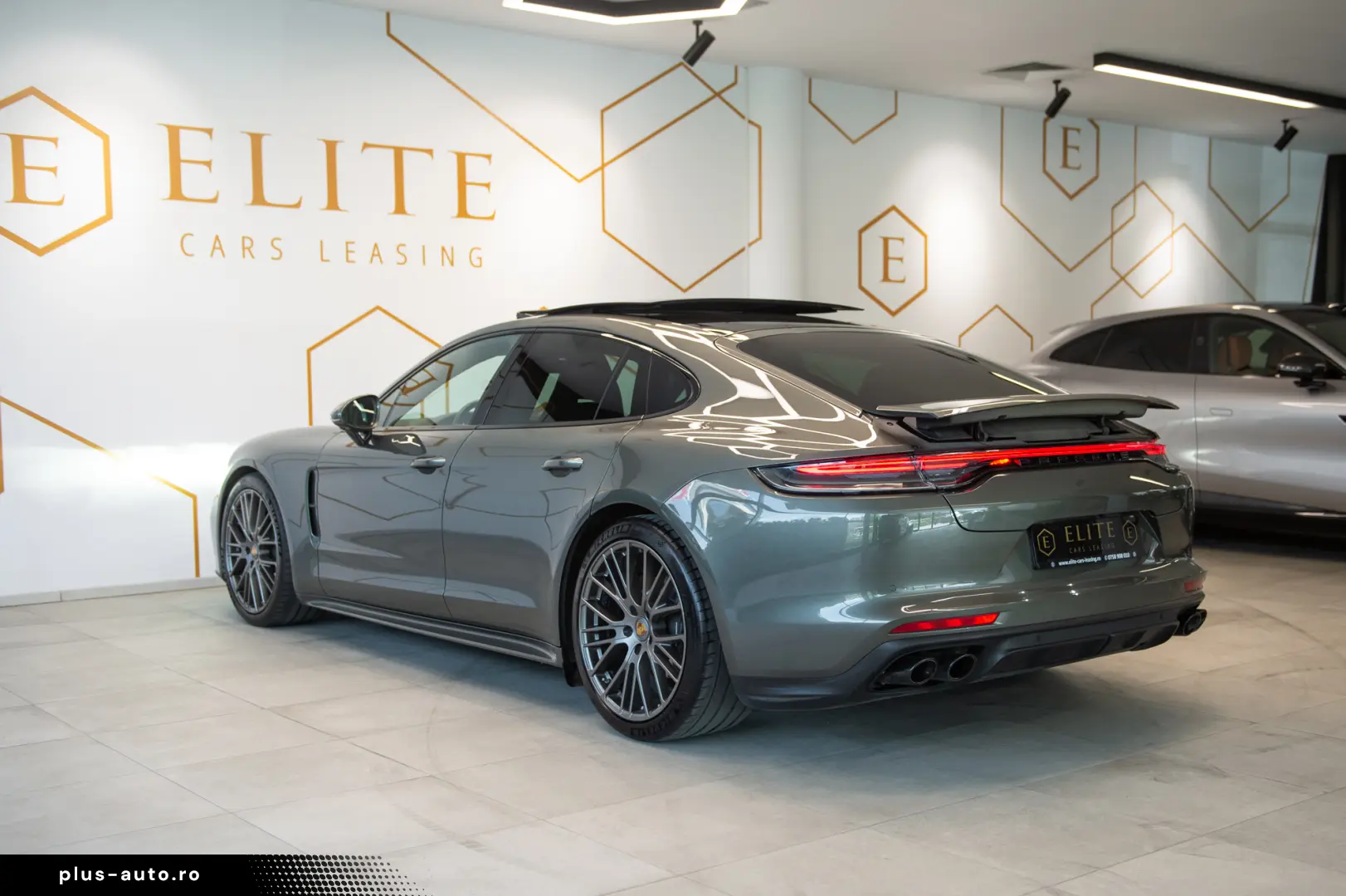 Porsche Panamera 4 Platinum Edition