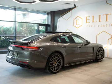 Porsche Panamera 4 Platinum Edition