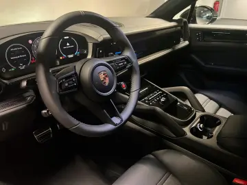 Porsche Cayenne Turbo E-Hybrid Coupe mit GT-Paket