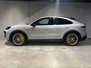 Porsche Cayenne Turbo E-Hybrid Coupe mit GT-Paket