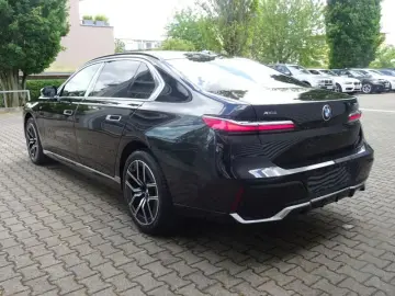 BMW 740d xDrive Limousine M Sportpaket
