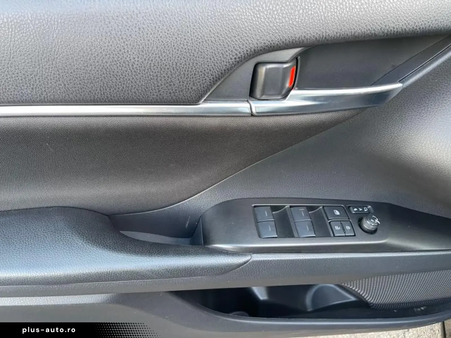 Toyota Camry Hybrid Business Edition