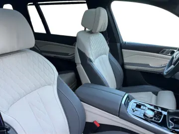 BMW X7 M60i XDRIVE M Sportpaket   AHK 360  STANDHZ