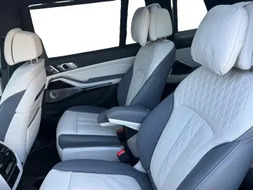 BMW X7 M60i XDRIVE M Sportpaket   AHK 360  STANDHZ