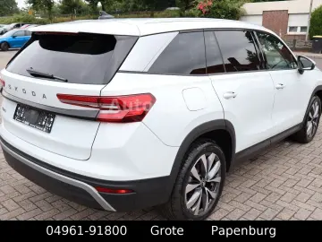 SKODA Kodiaq 1 5 TSI Selection DSG Head Up 7 Sitzer
