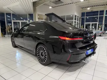 BMW 750 e xDrive M-Sport