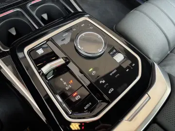 BMW 750 e xDrive M-Sport