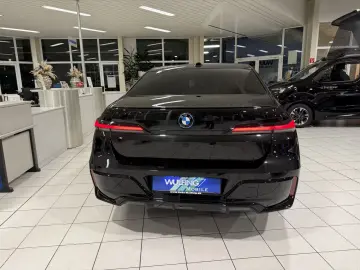 BMW 750 e xDrive M-Sport