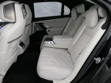 BMW 740d xDrive ExecLounge TV SoftClo Massage Ventil IcGlow