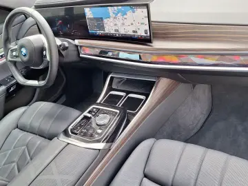 BMW 750e xDrive ExecLounge TV Massage Ventil SoftClose