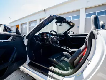 PORSCHE 992.1 Carrera 4 GTS Cabrio   Lift   Bose   18 W