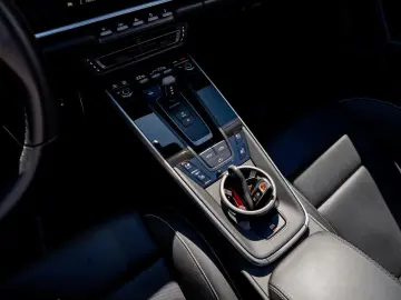 PORSCHE 992.1 Carrera 4 GTS Cabrio   Lift   Bose   18 W