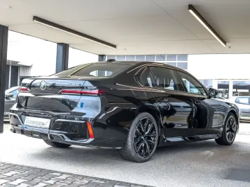 BMW 740d xDr MSp ExecLounge SkyLounge TV Massage Ventil