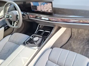 BMW 740d xDr MPro Cashmere ExecLoun SkyLoun TV Massag Ventil