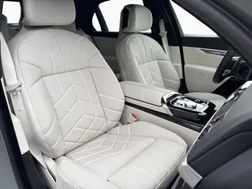 BMW 740d MPro Individual ExecLoun SkyLoun TV SoftClo Massage