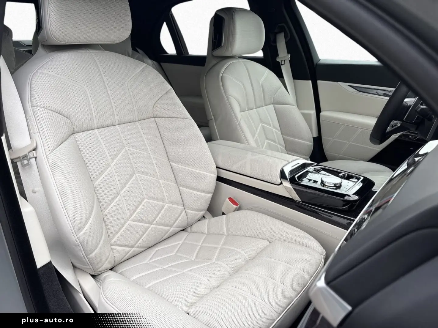 BMW 740d MPro Individual ExecLoun SkyLoun TV SoftClo Massage