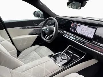 BMW 740d MPro Individual ExecLoun SkyLoun TV SoftClo Massage