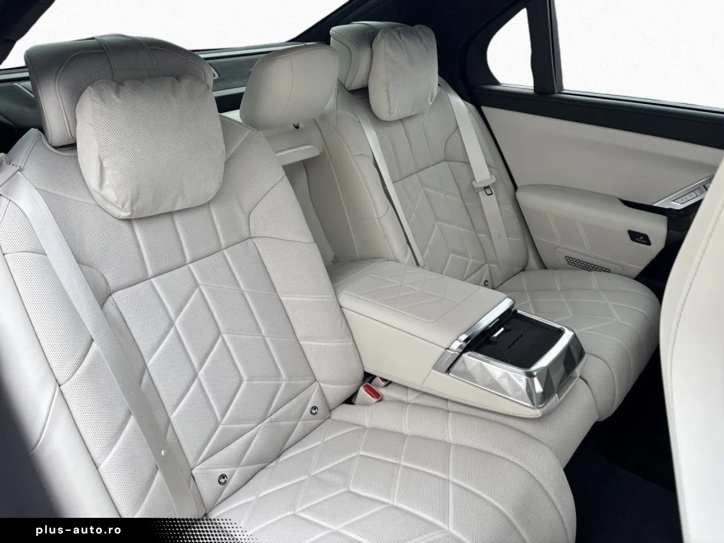 BMW 740d MPro Individual ExecLoun SkyLoun TV SoftClo Massage