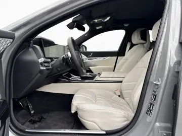 BMW 740d MPro Individual ExecLoun SkyLoun TV SoftClo Massage