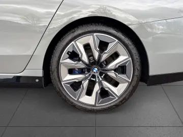 BMW 740d MPro Individual ExecLoun SkyLoun TV SoftClo Massage