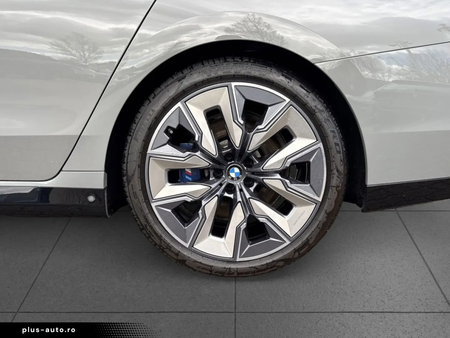 BMW 740d MPro Individual ExecLoun SkyLoun TV SoftClo Massage