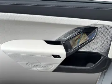 BMW 740d MPro Individual ExecLoun SkyLoun TV SoftClo Massage