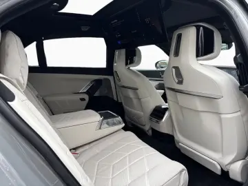 BMW 740d MPro Individual ExecLoun SkyLoun TV SoftClo Massage