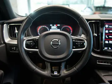 Volvo XC60 T8 R-Design